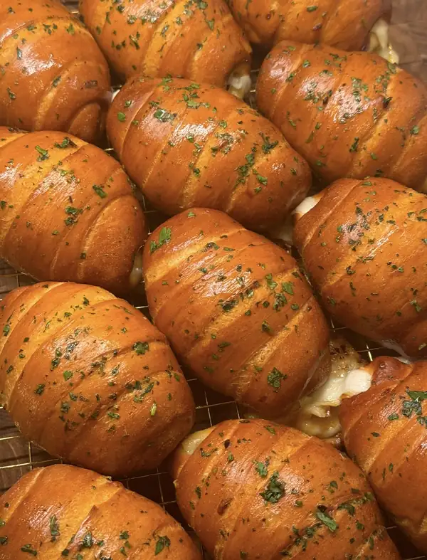 Pan de sal de birria
