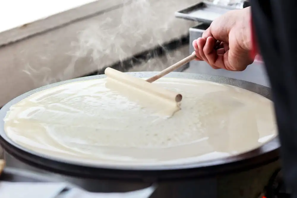 Bertrand, a crêpe maker: “Forget all other recipes and try my professional crêpe batter, guaranteed lump-free.”