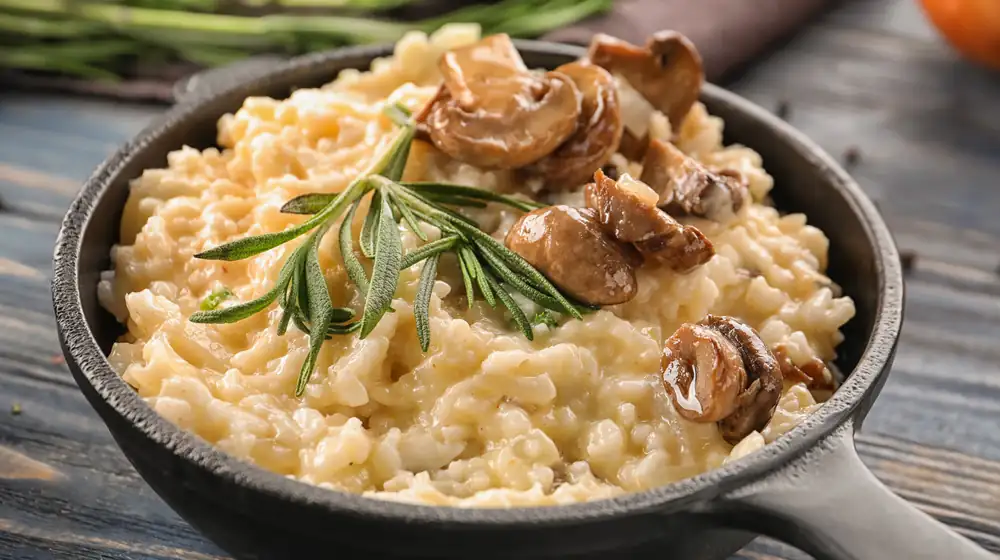 Aquí tienes algunos ingredientes que puedes usar como sustituto del vino en el risotto