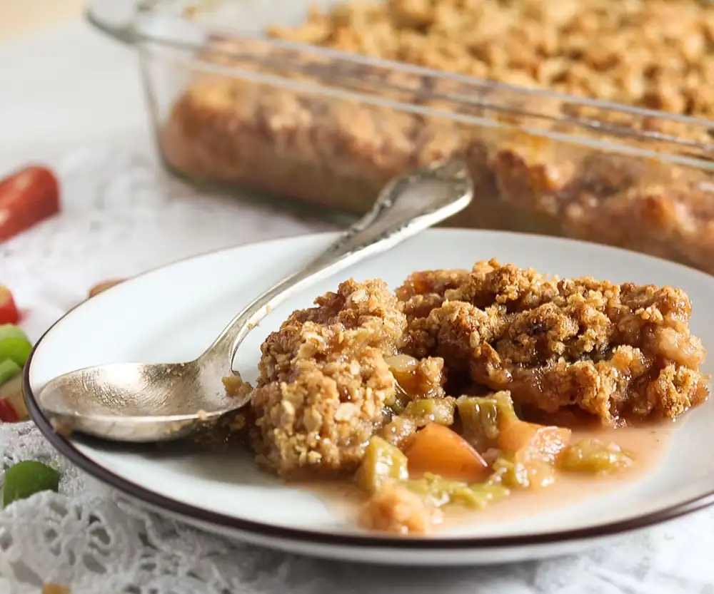 Rhubarb Apple Crisp with Oatmeal