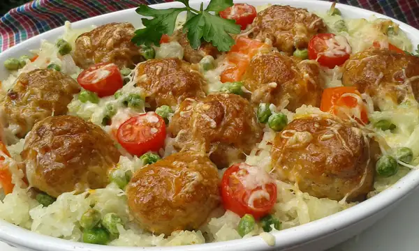 Meatballs in rice