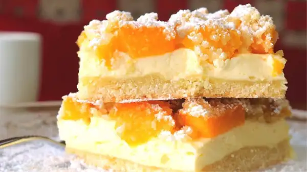 German Cheese Cake with Crumble and Fruit