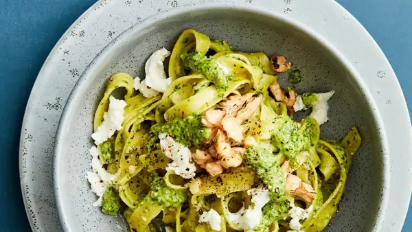 Relaxed after-work cooking for 2: Pasta with nut pesto