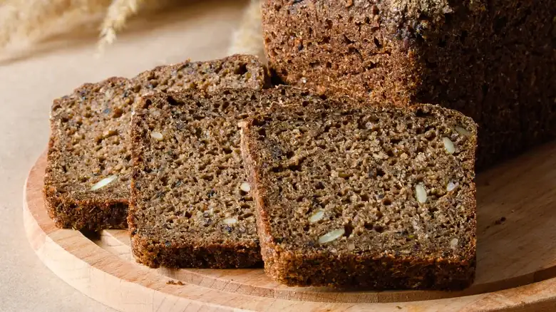 El ingrediente clave que le da al pan de centeno su sabor único