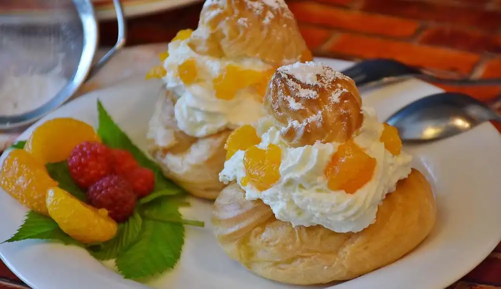 Orange and cream puff pastry: prepare a stunning dessert in just a few minutes