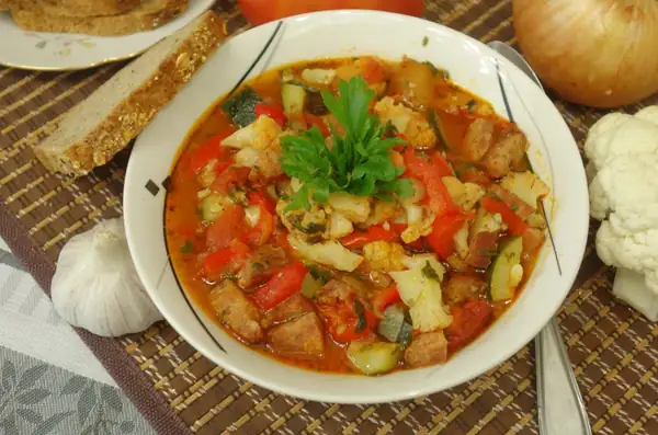 Delicious lecsó with cauliflower and zucchini