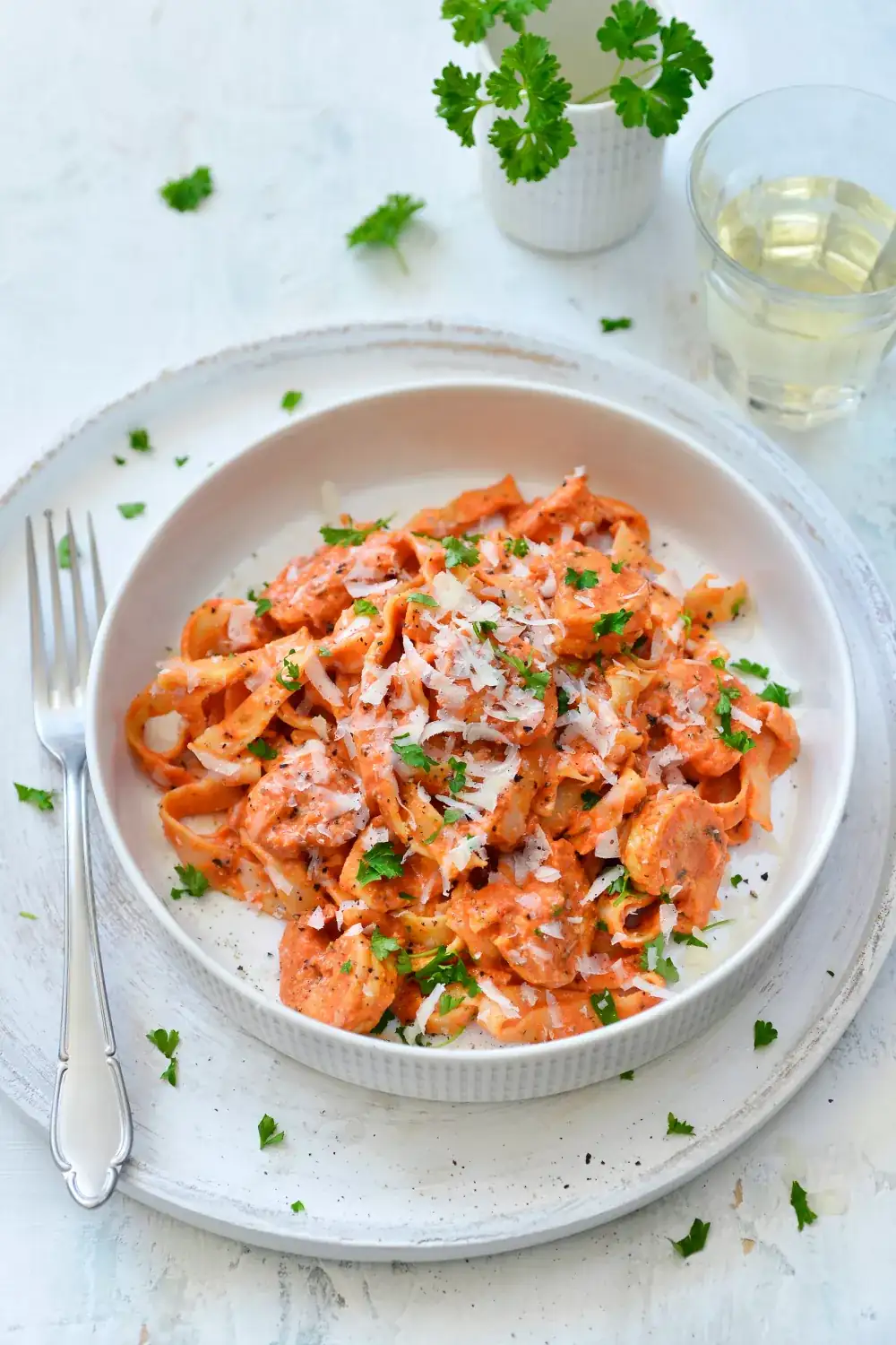 Pasta with scampi in a creamy bell pepper sauce