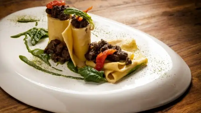 Pappardelle con ragú de liebre, receta del chef Venturi del restaurante L'Asinello nel Chianti