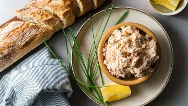 The Mistake That's Easy To Make With Smoked Salmon Dip