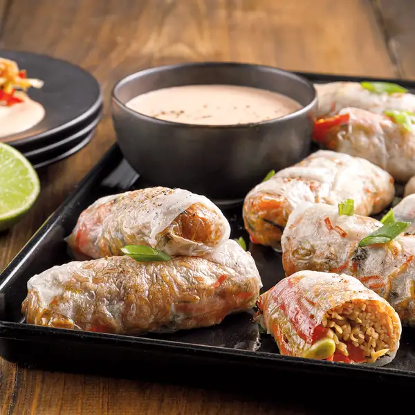 Air-fried ramen spring rolls