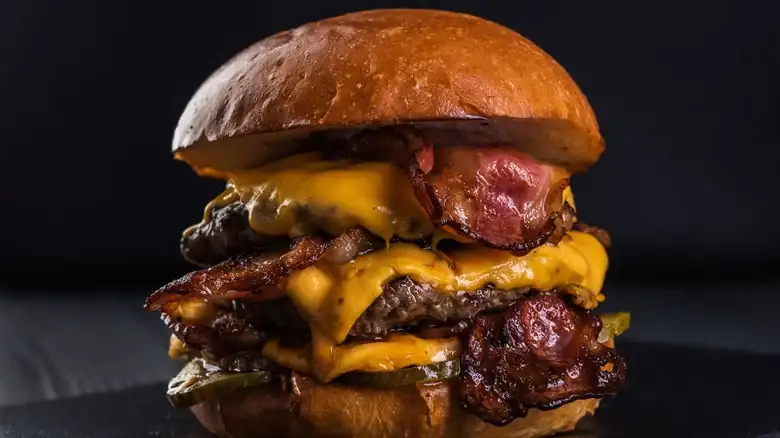 El mejor tipo de pan de hamburguesa para usar si te gustan tostados
