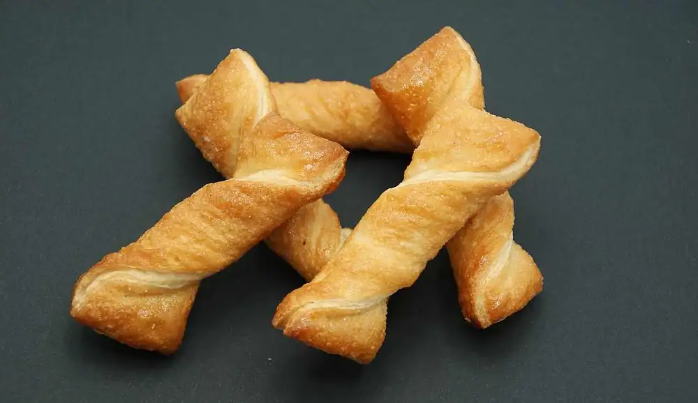 Puff pastry braids with milk cream, an inviting and delicious appetizer