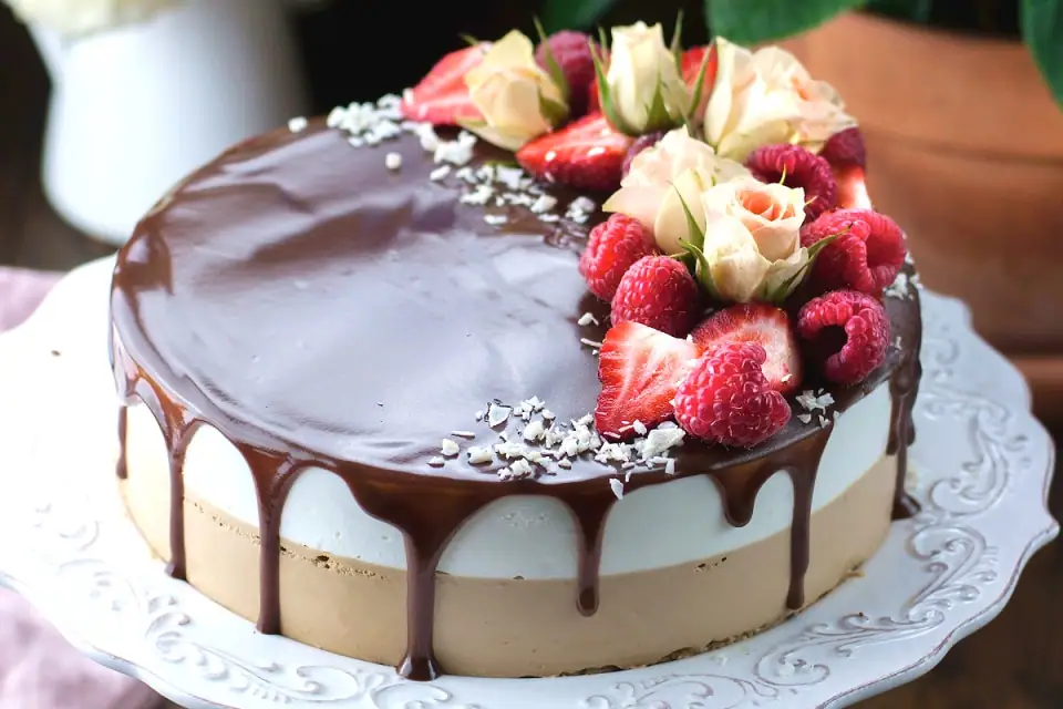 Classic Bird’s Milk Cake (Ptashyne Moloko)