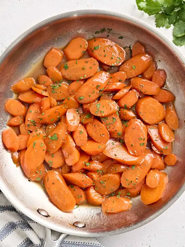 ¡Zanahorias glaseadas dulces y sencillas con solo 5 ingredientes y 20 minutos!