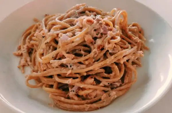 Pasta de salmón fácil de YH-iskä