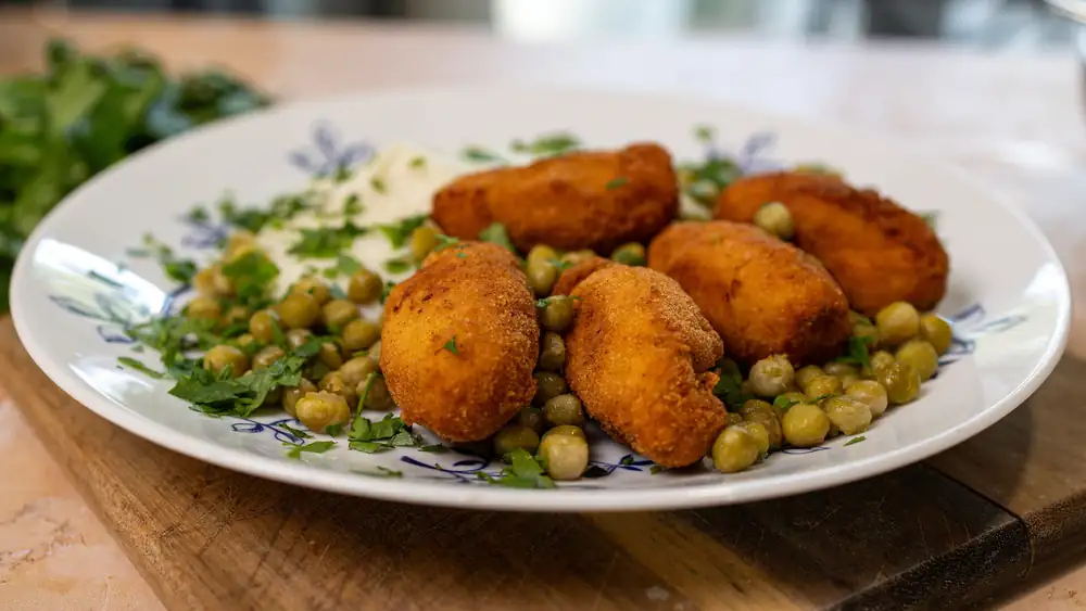 Cómo preparar croquetas de pollo crujientes según la ČSN: Preste atención a la edad, la elección de la carne y la fritura adecuada