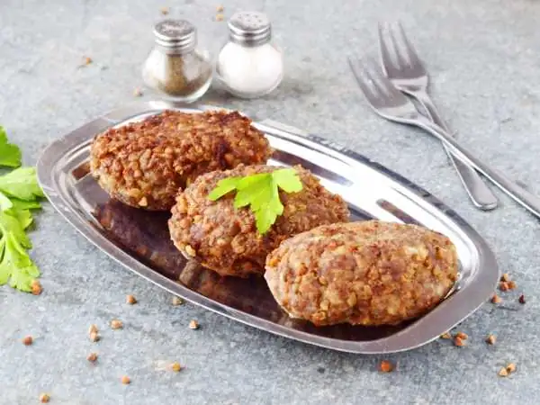 Chuletas rellenas de trigo sarraceno y carne picada