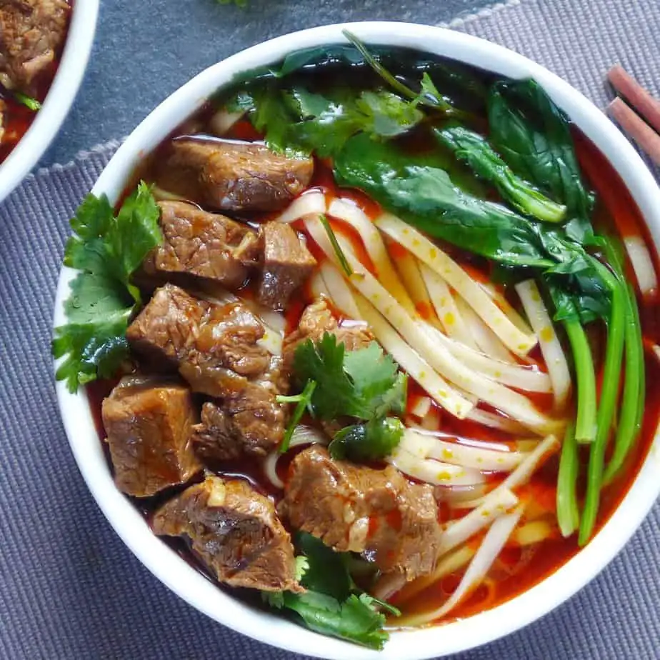 Spicy beef noodle soup (香辣牛肉面)