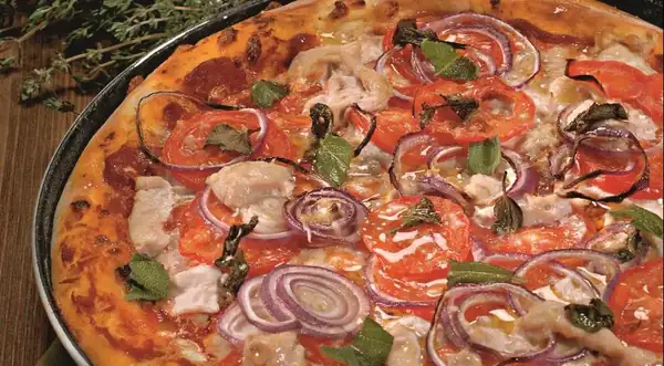 Pizza de pavo y salvia