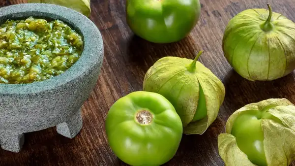 What is a tomatillo and how to use it in cooking