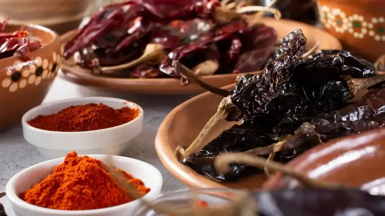 Light chilies and dark chilies: how the flavor of each variety changes