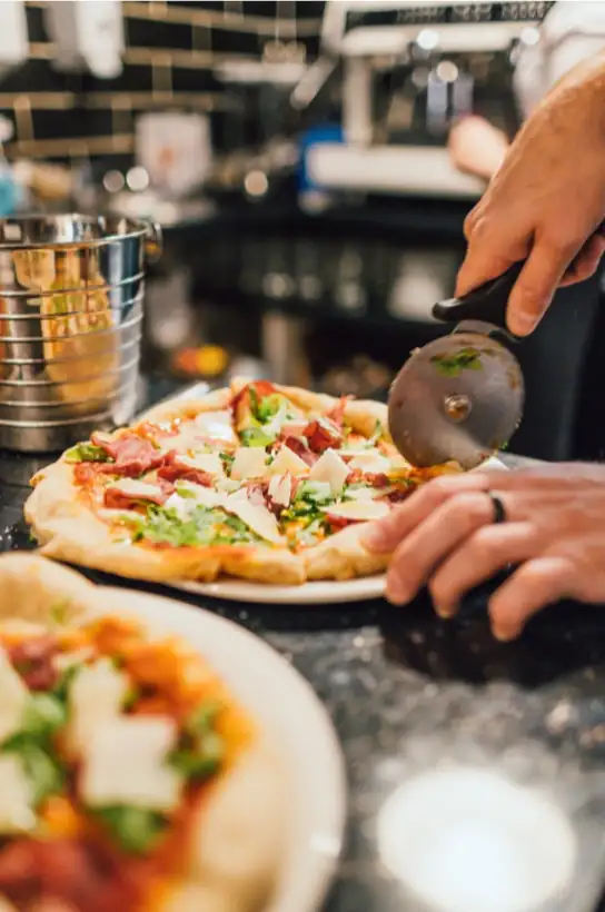 Pizza: to slice or not to slice?