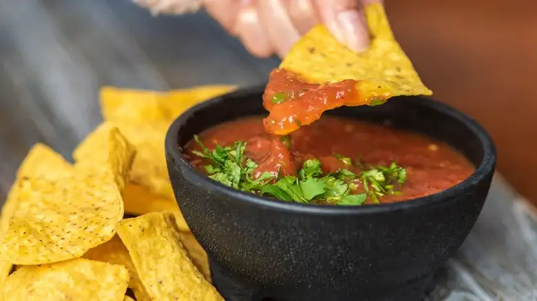 El ingrediente inesperado que se encuentra comúnmente en la salsa del este de Texas
