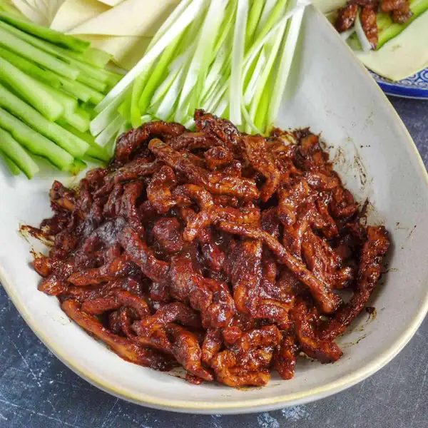 Peking Shredded Pork with Sweet Bean Sauce (京酱肉丝)
