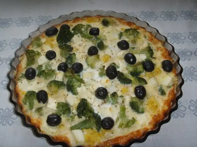 Pastel de pollo, brócoli y queso feta