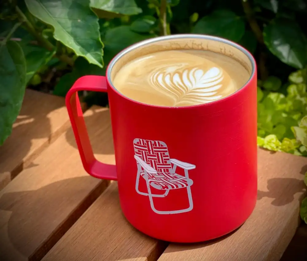 Disfruta de un café con leche en este antiguo taller mecánico del sur de Filadelfia convertido en una cafetería de moda