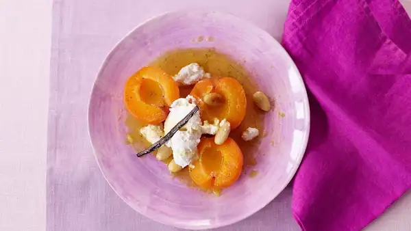 Albaricoques al horno con ricotta