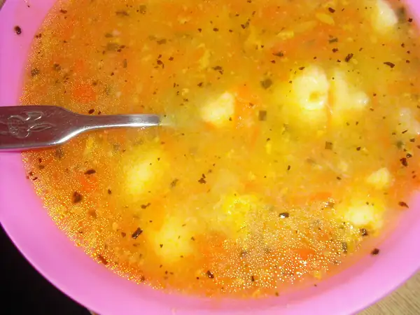 Vegetable soup with semolina dumplings “for the little ones”