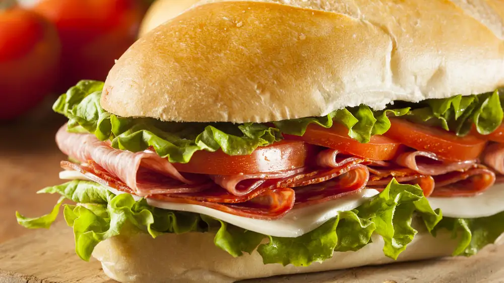 Para un sándwich italiano aún más sabroso, añade este fiambre a la mezcla