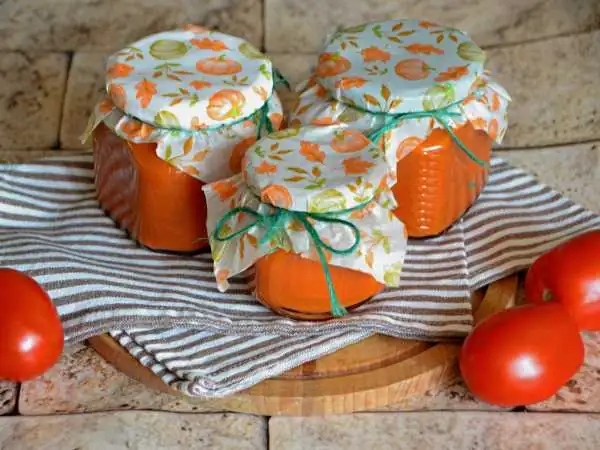 Passat de pulpa de tomate para el invierno