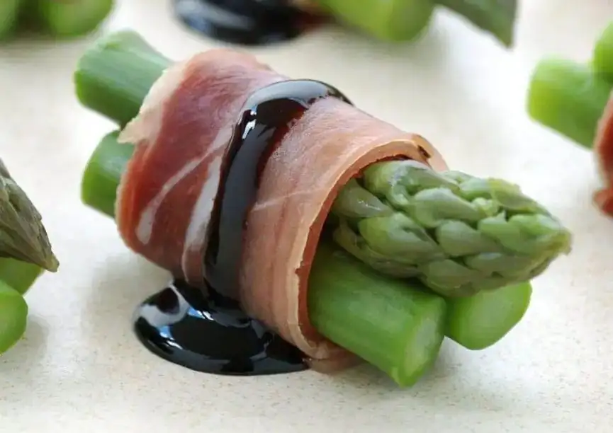 Prosciutto Wrapped Asparagus with Reduced Balsamic