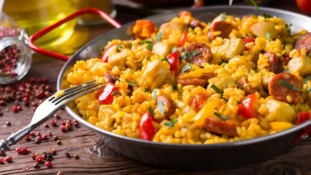 Karlos Arguiñano recommends weighing the rice for paella: 100 grams per person