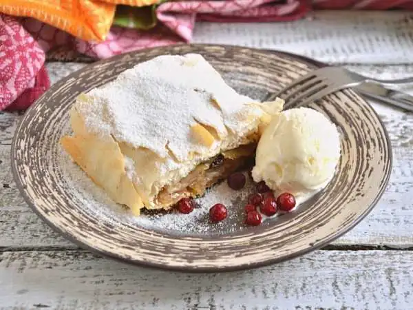 Classic Austrian strudel