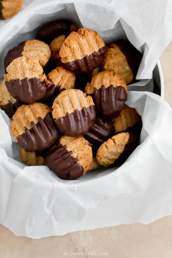 Wholemeal chocolate cookies