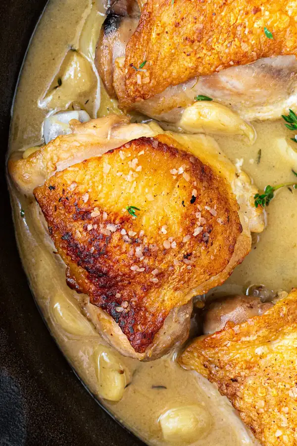 Pollo al ajillo con 30 dientes, al estilo francés, que querrás preparar una y otra vez