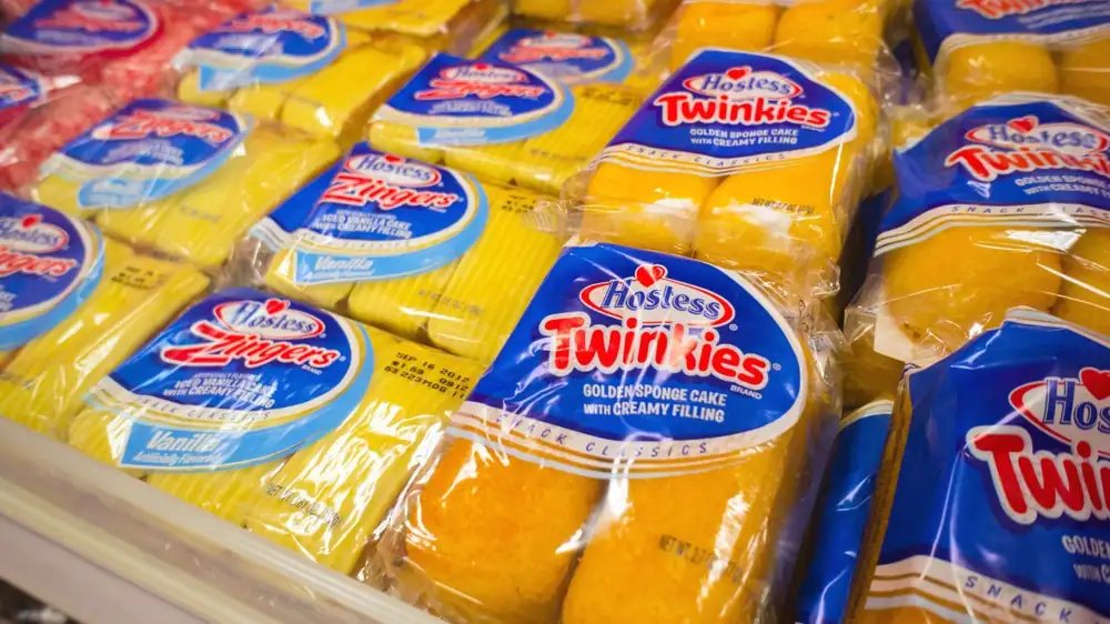 The Twinkie-Like Hostess Snack From The '70s That You'll Probably Never Get To Eat Again