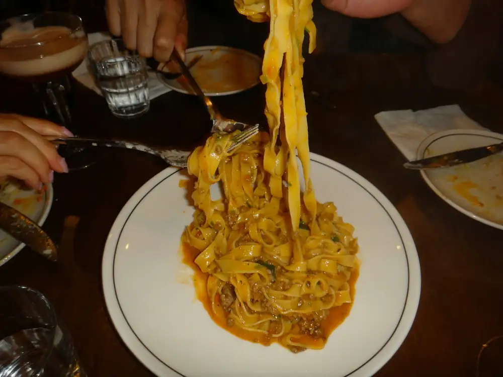 How to pair pasta types with sauces?
