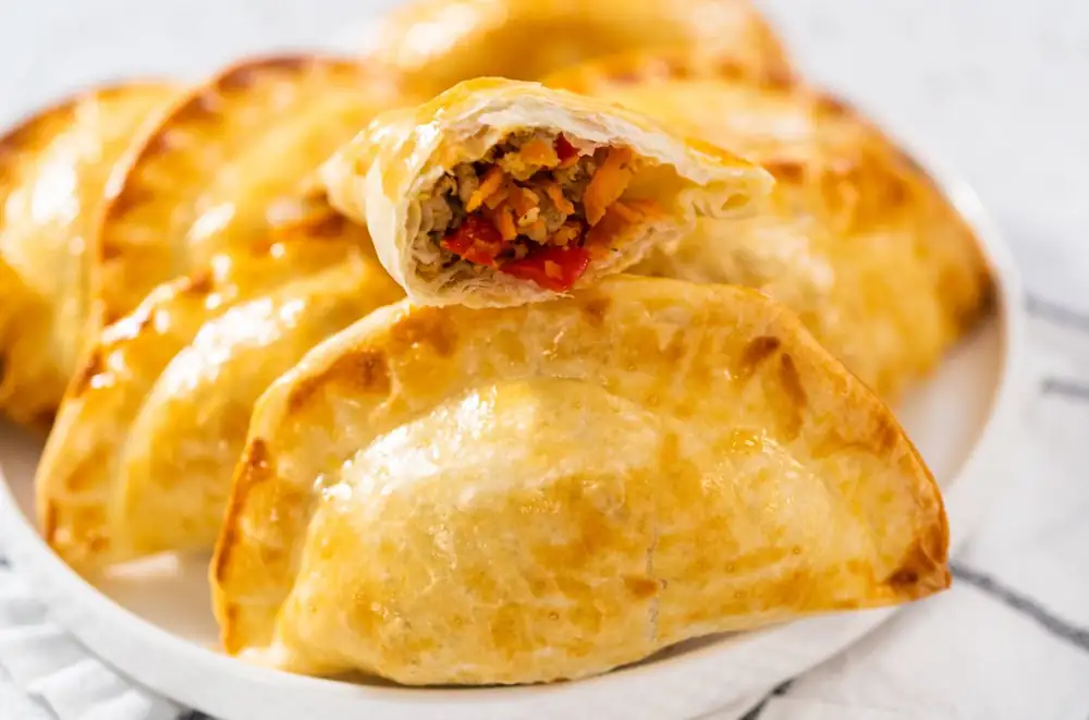 Dumplings dorados con un delicioso relleno. Perfectos para la mesa navideña o como aperitivo en una fiesta