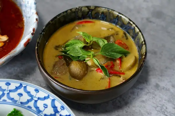 Authentic Thai Green Chicken Curry w/ Homemade Curry Paste