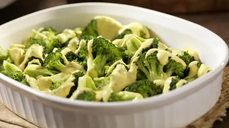 Esta sopa enlatada produce la mejor salsa cremosa para brócoli, sin duda alguna