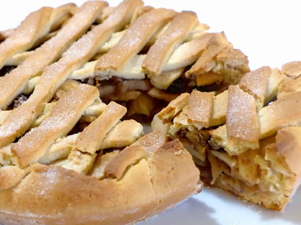 Walnut-filled, Crescent -Shaped Pastries (Skaltsounia)