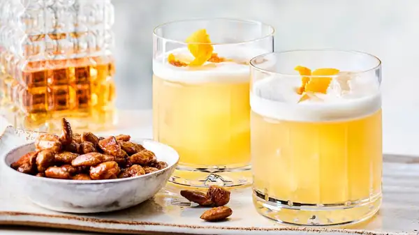 Un cóctel elegante: Cómo preparar un Amaretto Sour