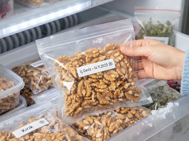 How to freeze nuts to preserve them for a long time