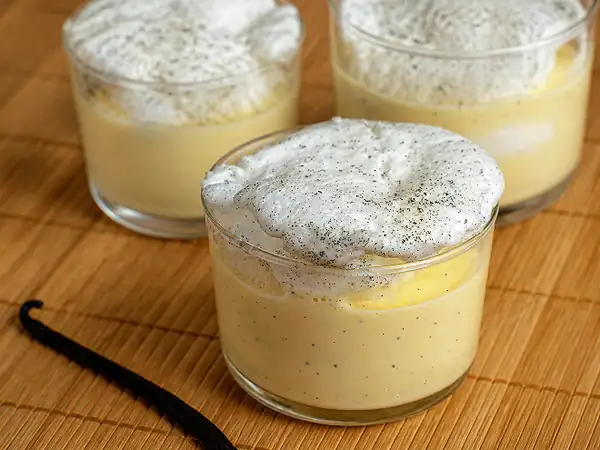 Easy and light floating islands: the classic recipe in 20 minutes