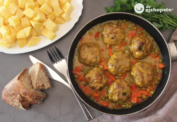 Meatballs in sauce. Easy recipe, my grandmother's style