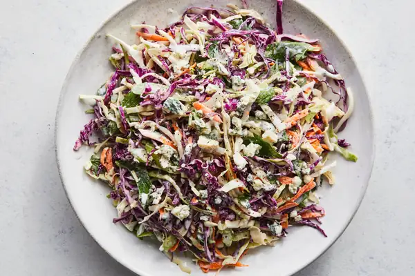 Receta de ensalada de col con queso azul